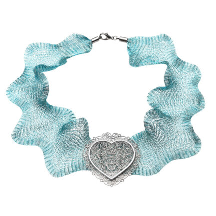 Gargantilla doble corazón filigrana con malla de metal azul